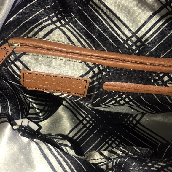 Beautiful London Fog Ostrich print Purse - Picture 6 of 7